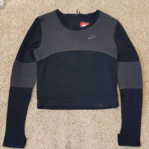 The Nike tech fleece 3MM crew women’s sweater